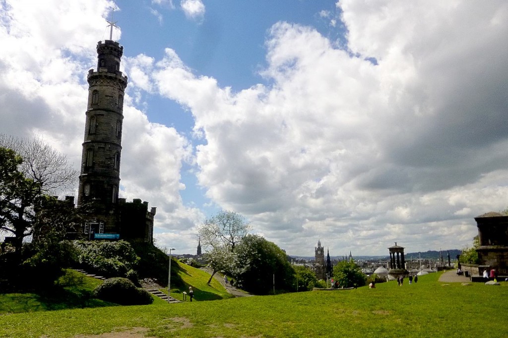 Calton Hill avec le Nelson Monument - Edimbourg